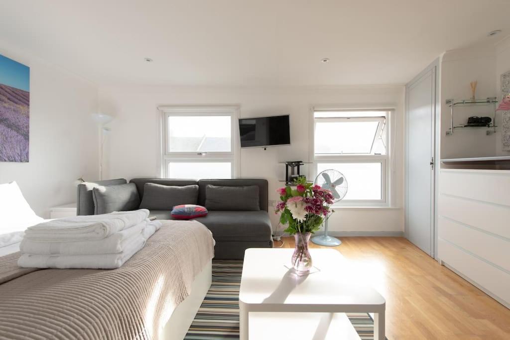Lovely New Flat - 24c * London