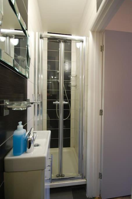 St 4 - Cosy, Modern N4 - 11mins Tube Apartment