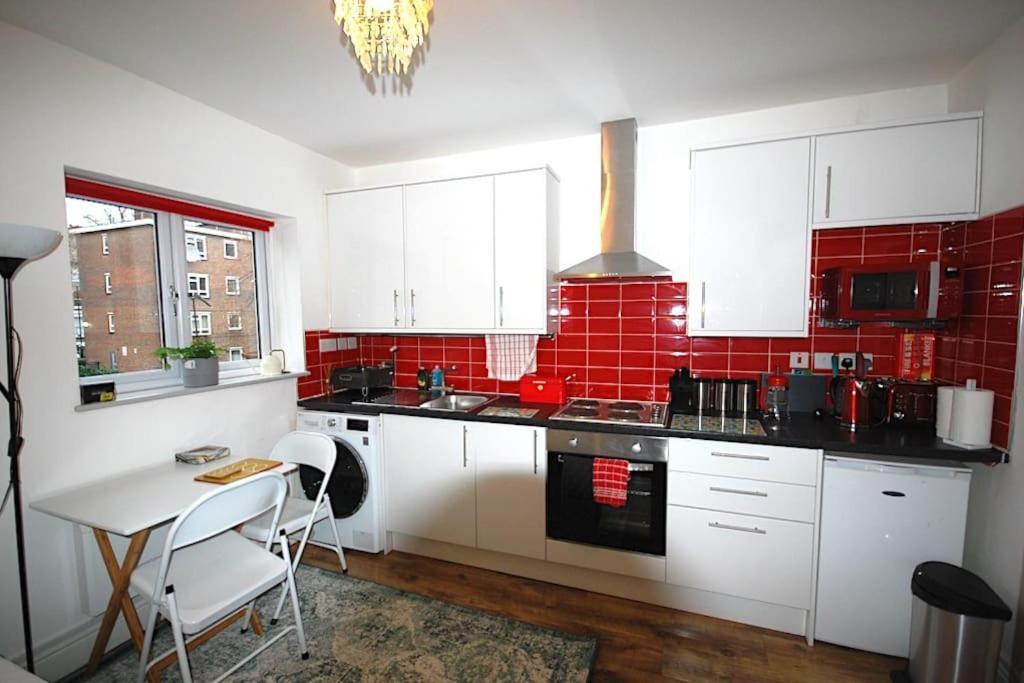 St 4 - Cosy, Modern N4 - 11mins Tube * London