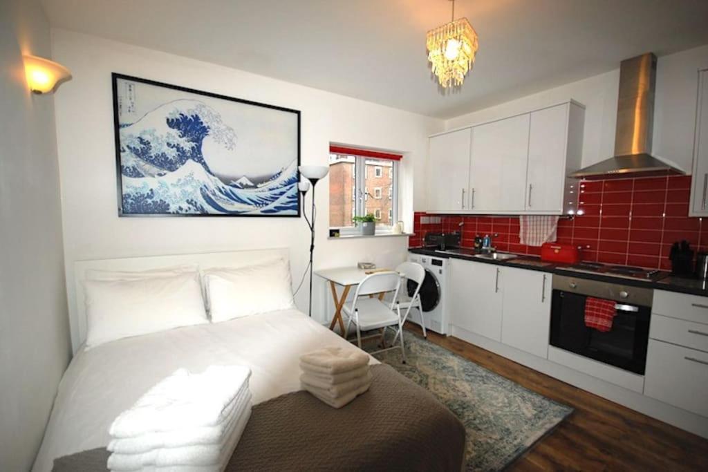 St 4 - Cosy, Modern N4 - 11mins Tube Apartment London