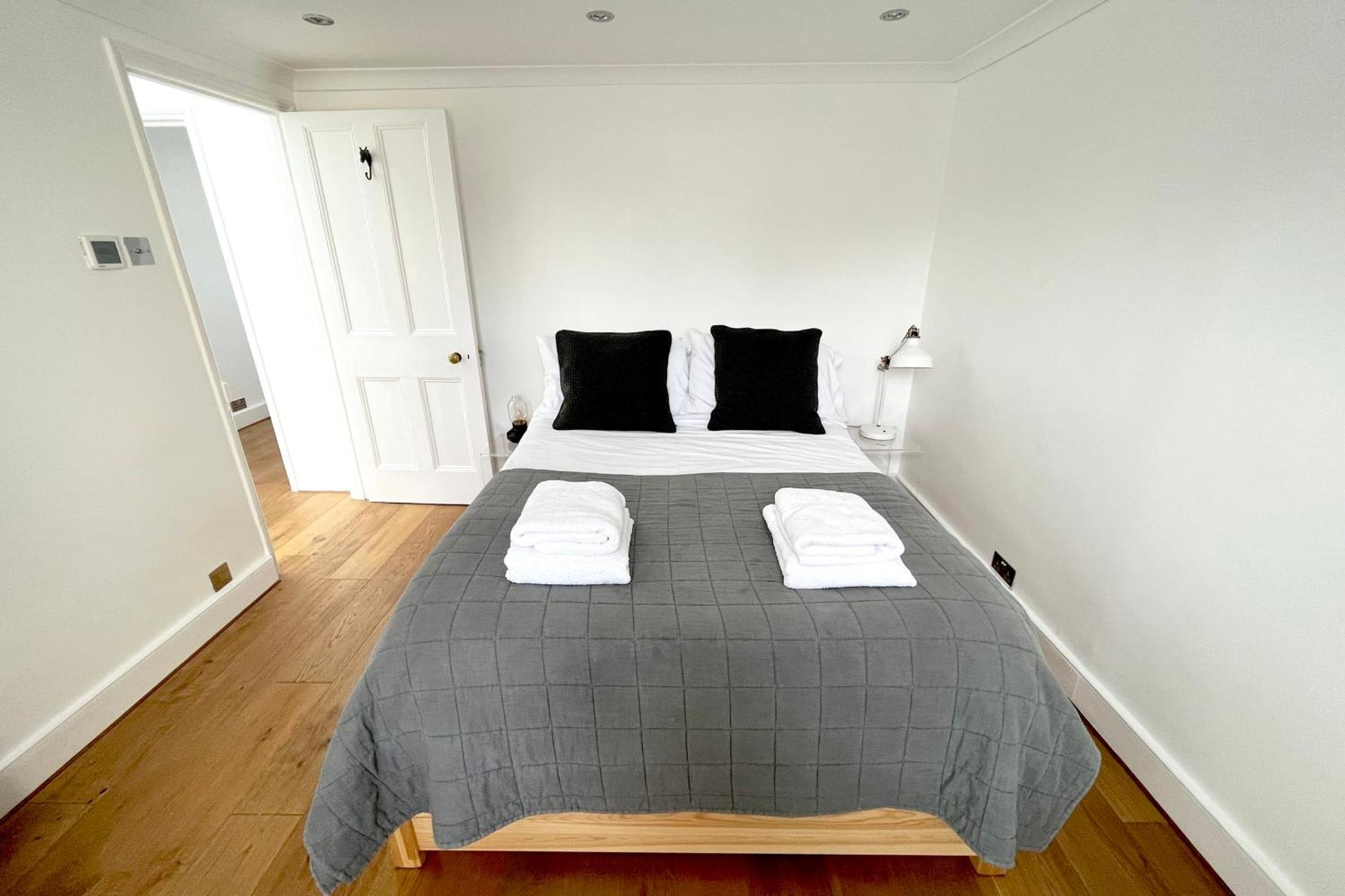 Holiday home The Artist's House Alma Street London