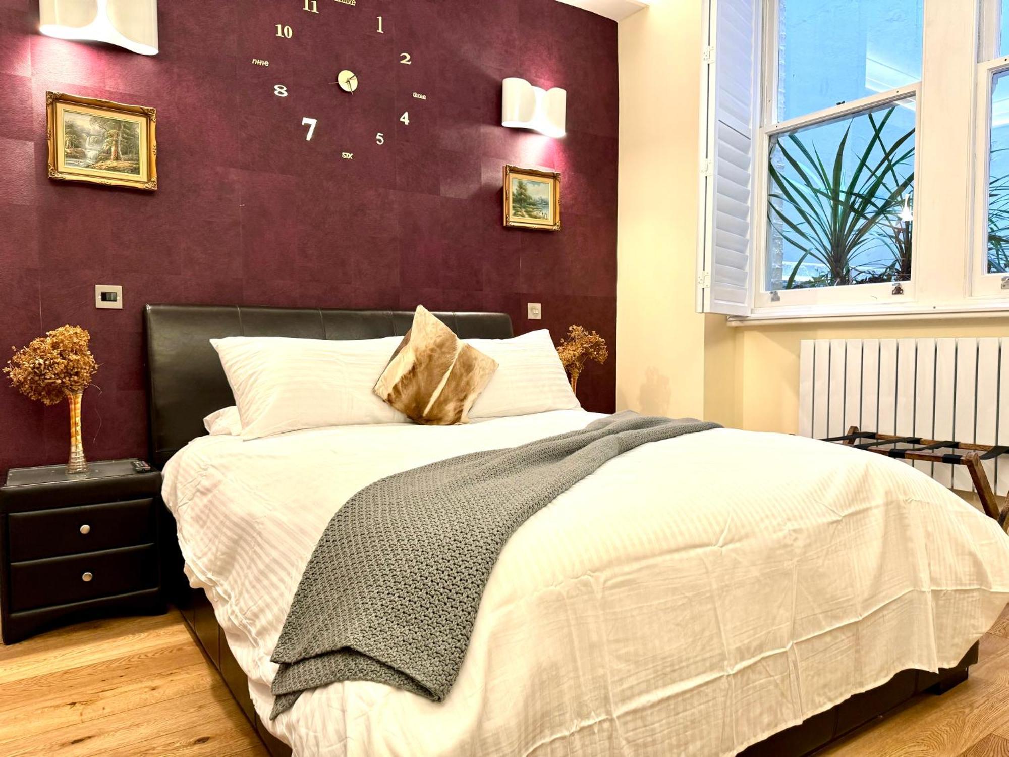 2 Bedroom In South Kensington By Wild