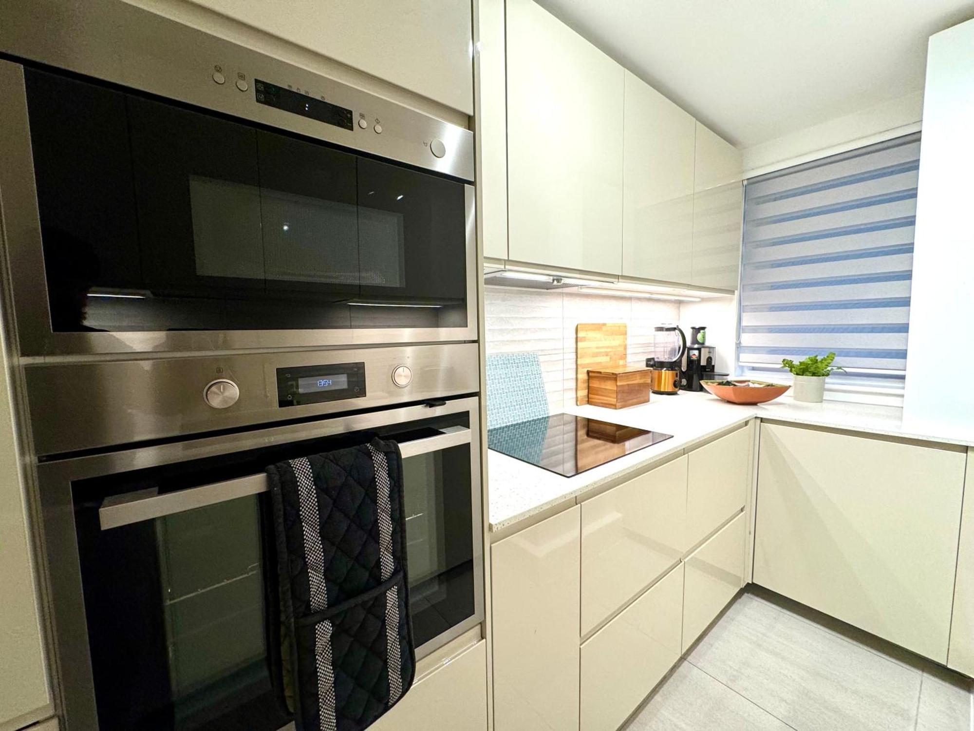 2 Bedroom In South Kensington By Wild Apartment