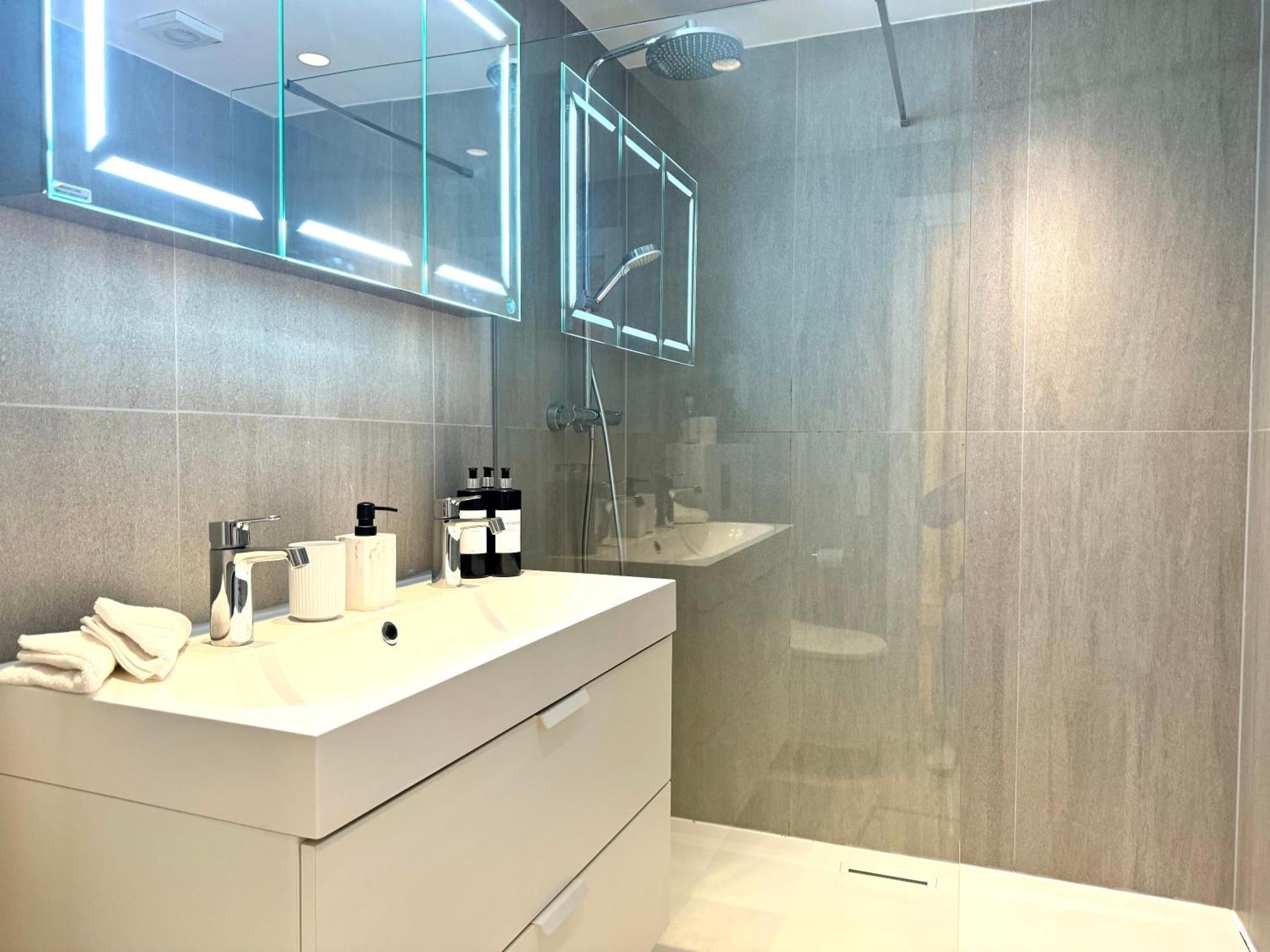 2 Bedroom In South Kensington By Wild *