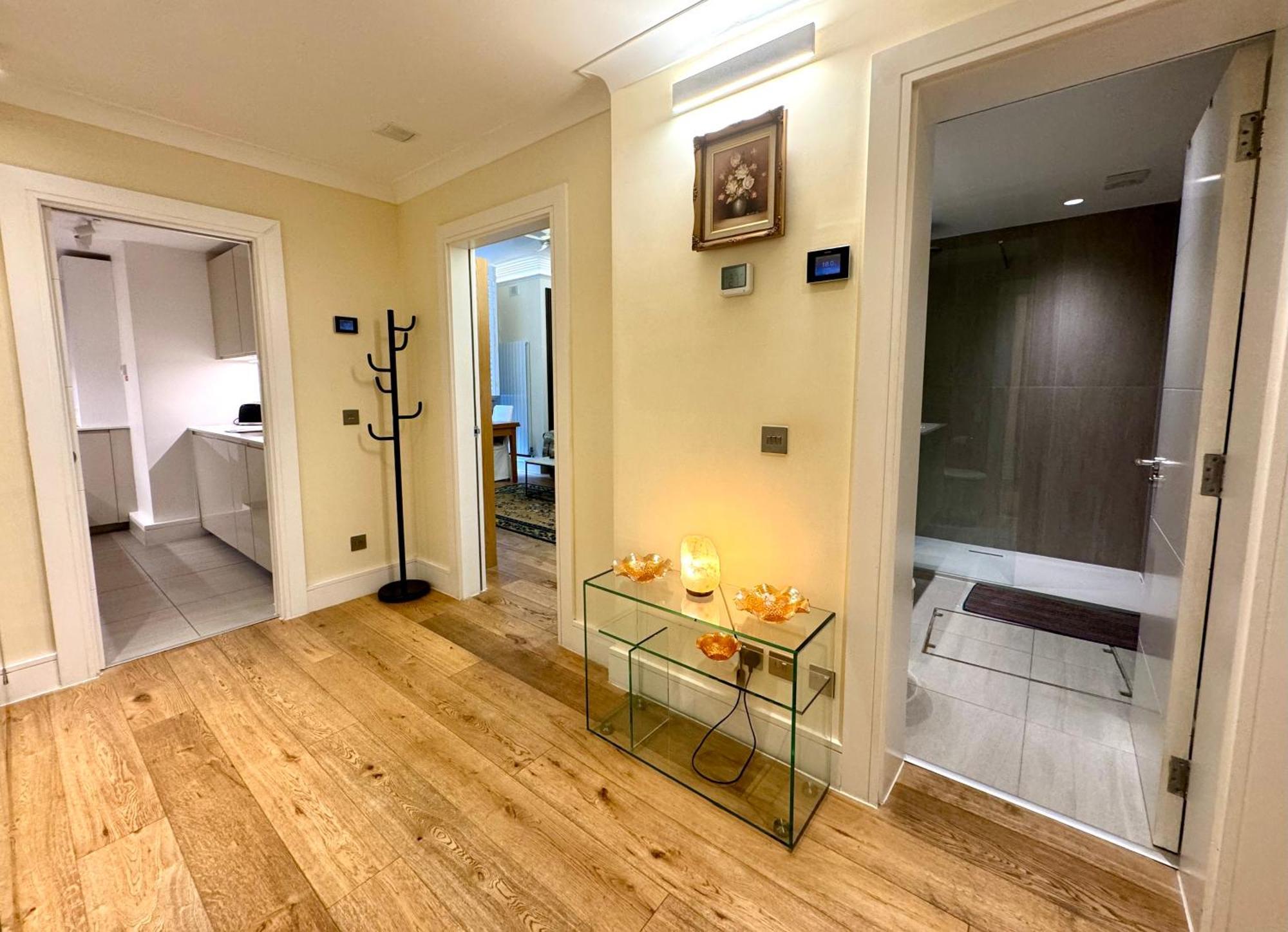2 Bedroom In South Kensington By Wild Apartment
