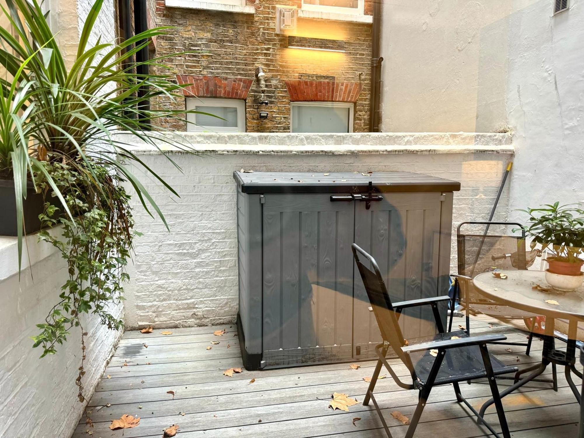 2 Bedroom In South Kensington By Wild *