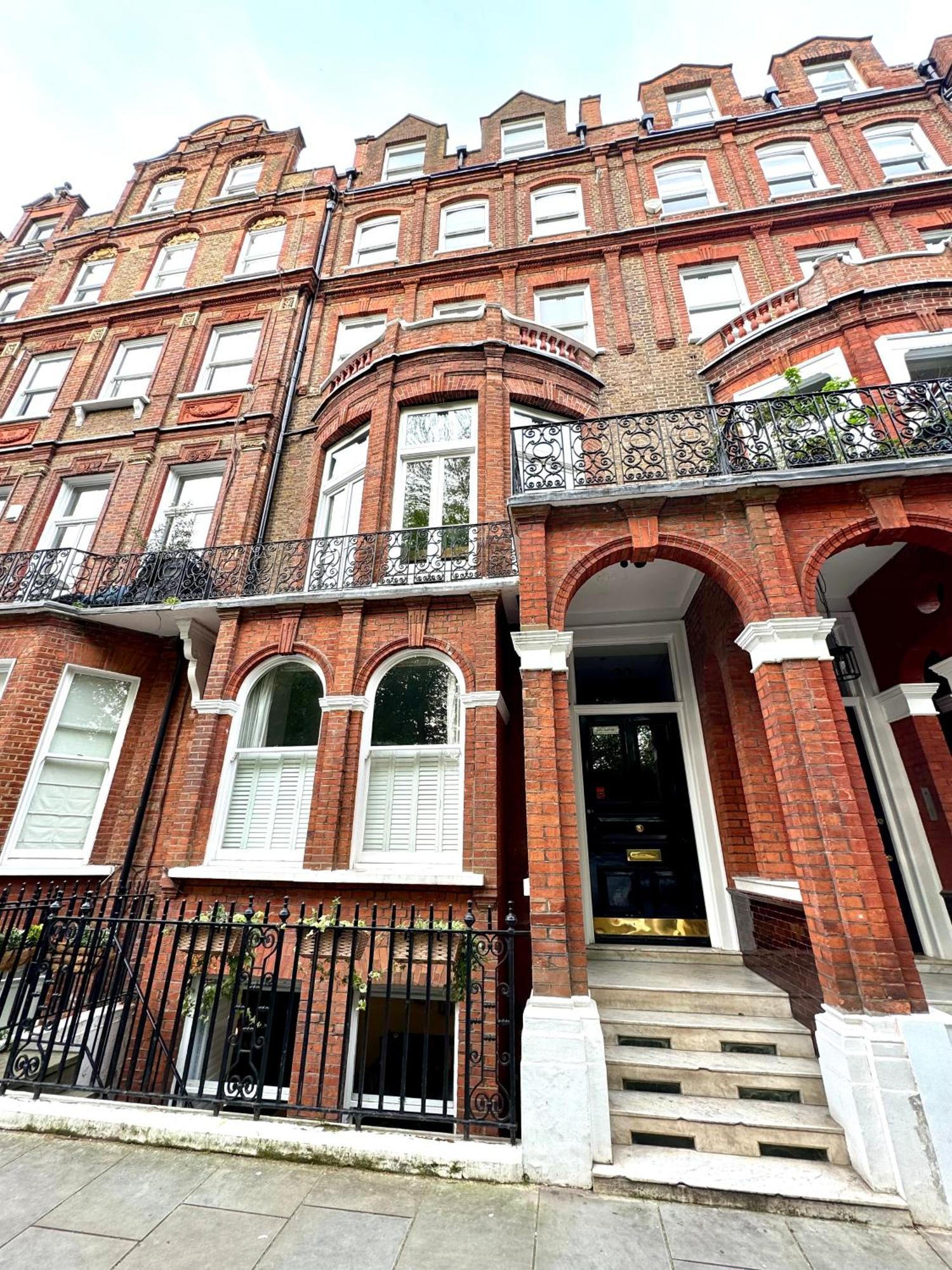 2 Bedroom In South Kensington By Wild Apartment