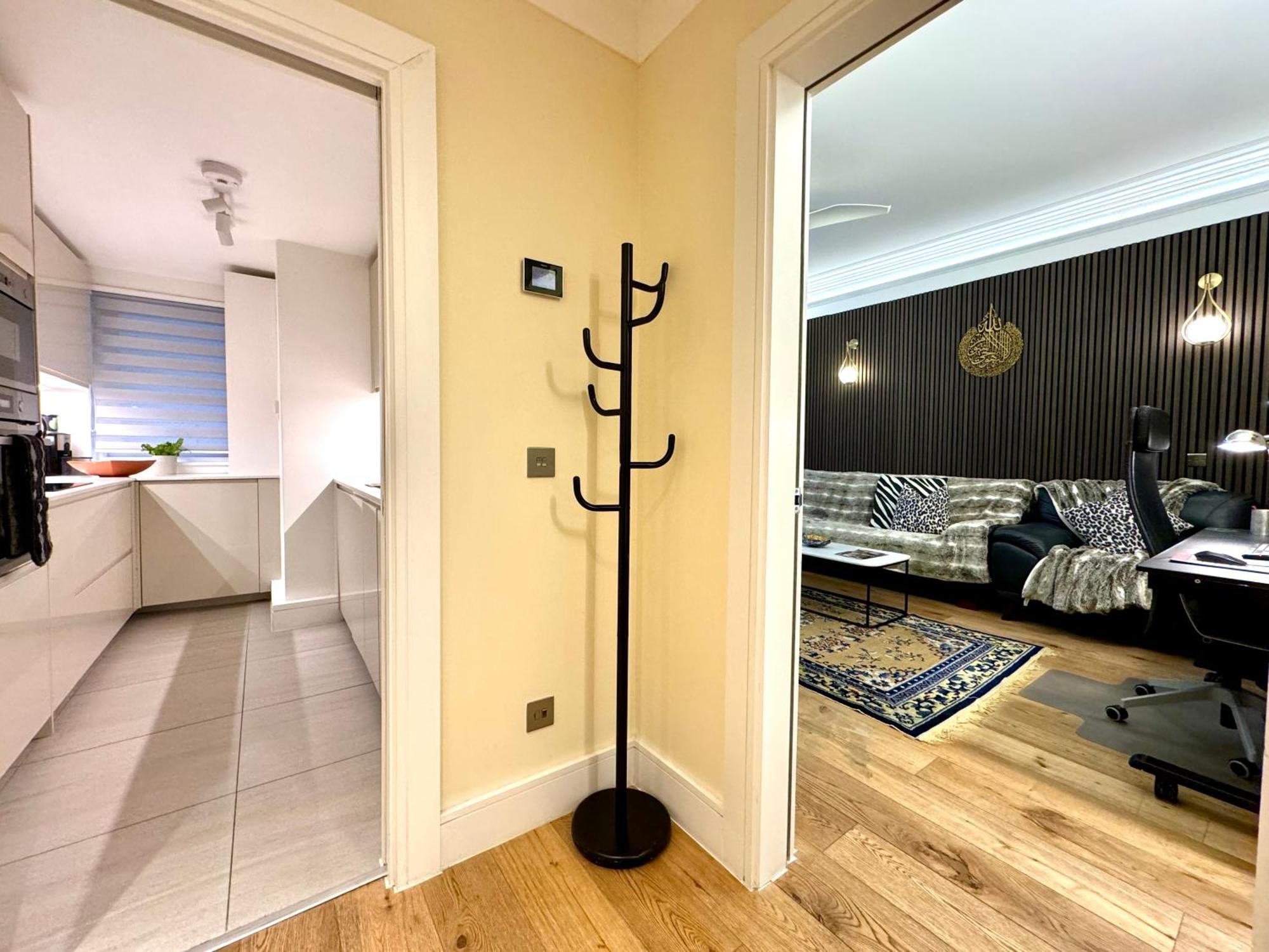 2 Bedroom In South Kensington By Wild Apartment London