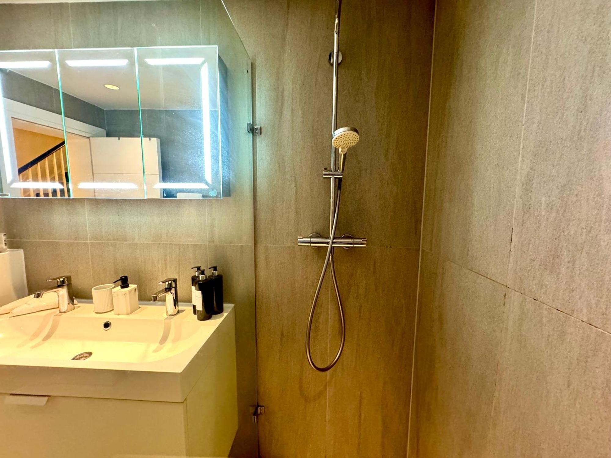 2 Bedroom In South Kensington By Wild Apartamento