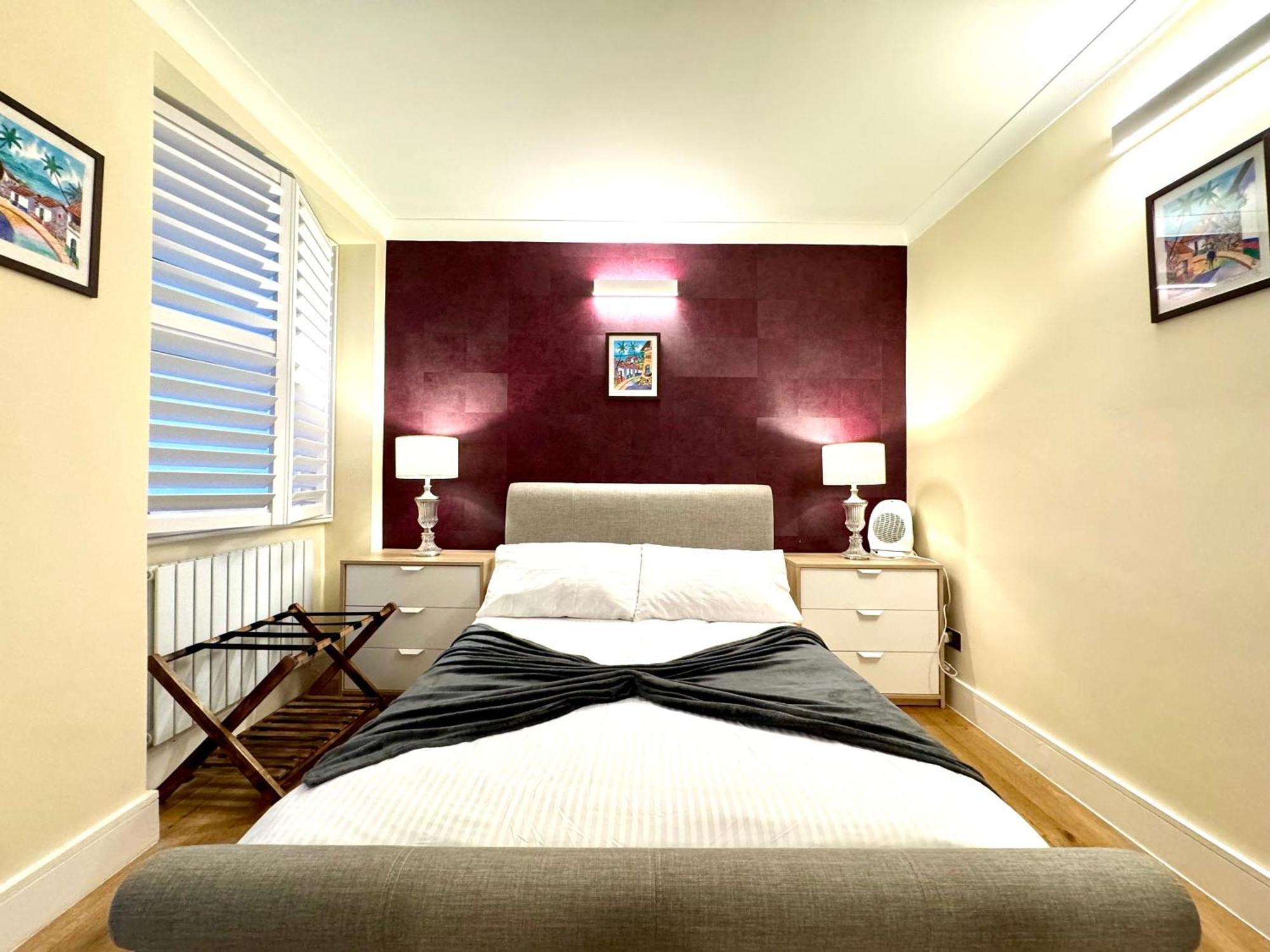 2 Bedroom In South Kensington By Wild *