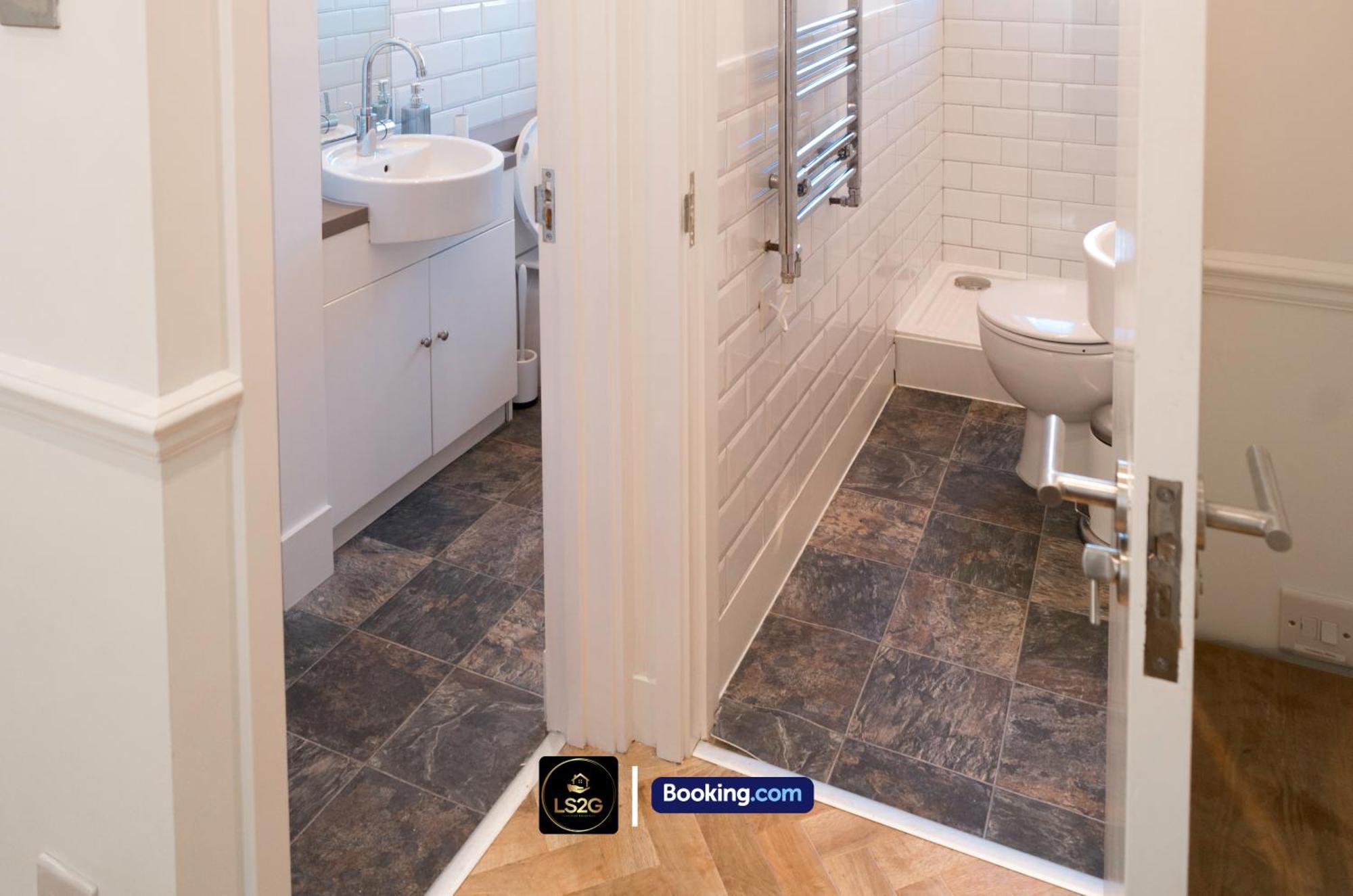 Amazing 3 Bedroom By Ls2g Short Lets & Serviced Greater With Free Wifi London