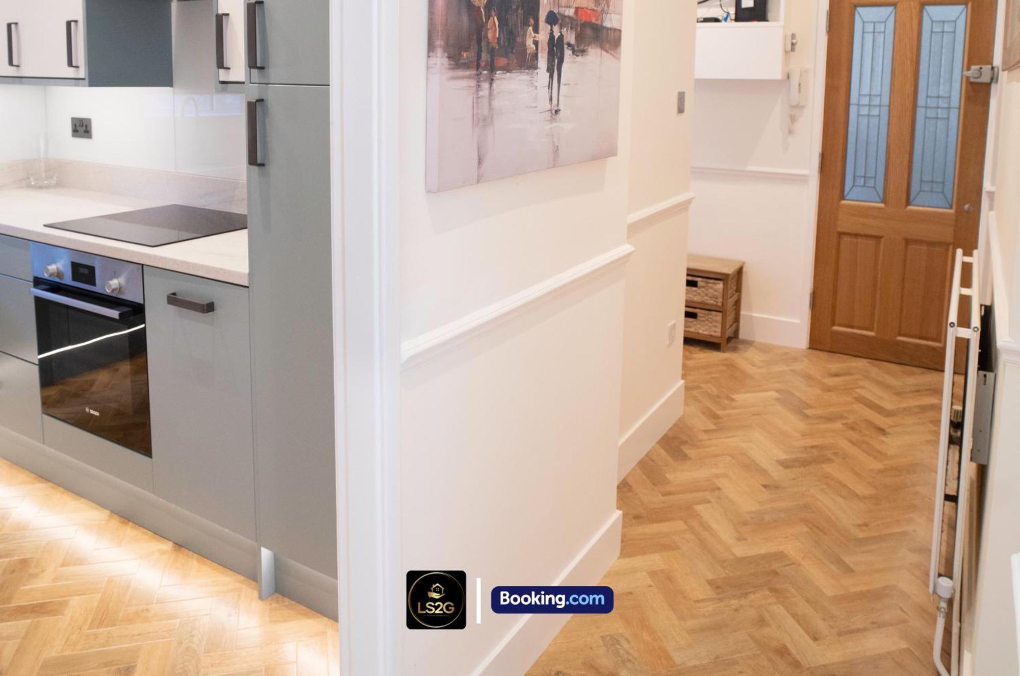 Apartment Amazing 3 Bedroom By Ls2g Short Lets & Serviced Greater With Free Wifi