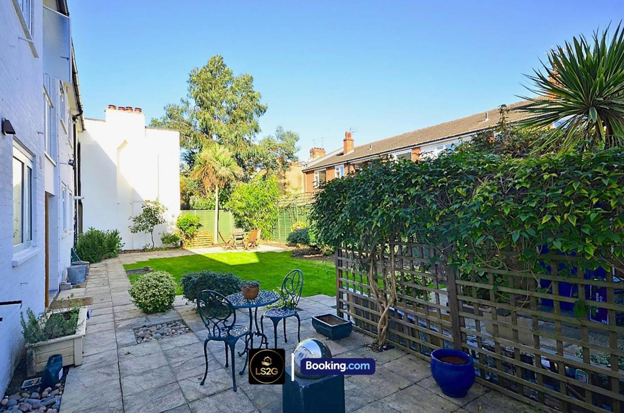 Apartment Amazing 3 Bedroom By Ls2g Short Lets & Serviced Greater With Free Wifi *
