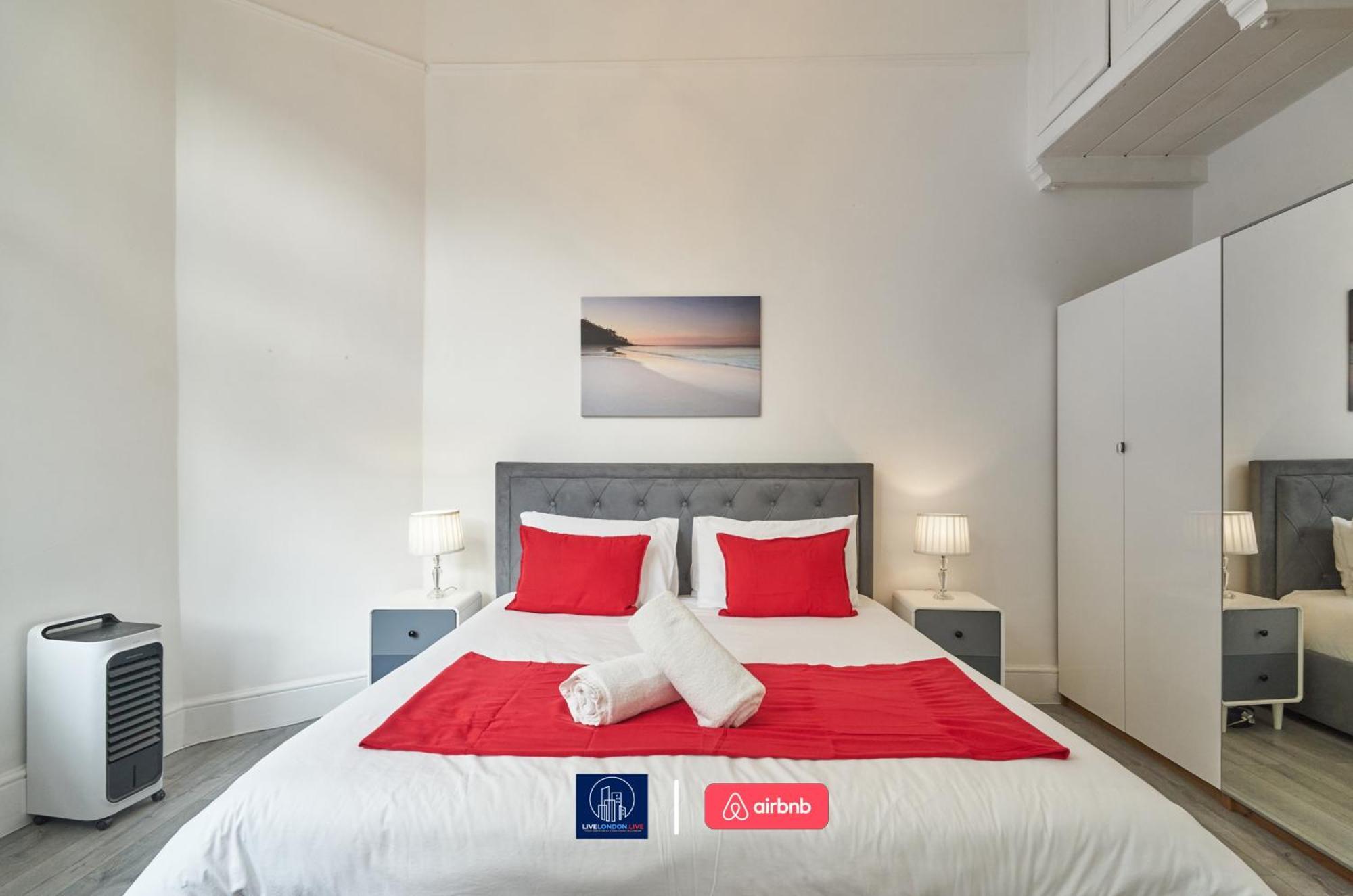 Last-minute Reserve L Sleeps Up To 4 Guests L One-bedroom With King Bed And High Ceilings Near Camden By Live Short Lets & Serviced Apartment London