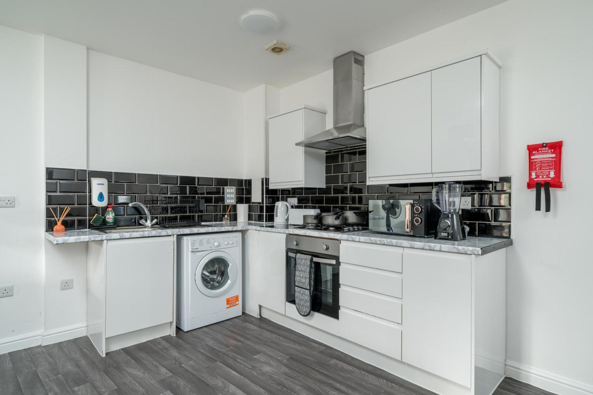 3 Bed By Canning Town Station * London