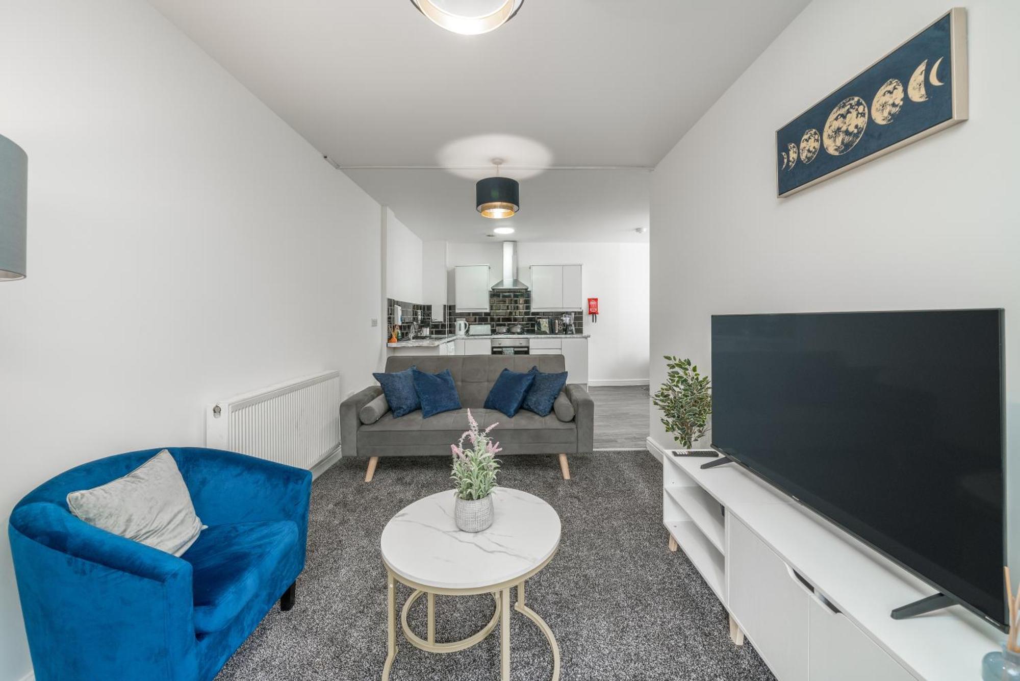 3 Bed By Canning Town Station Apartment *