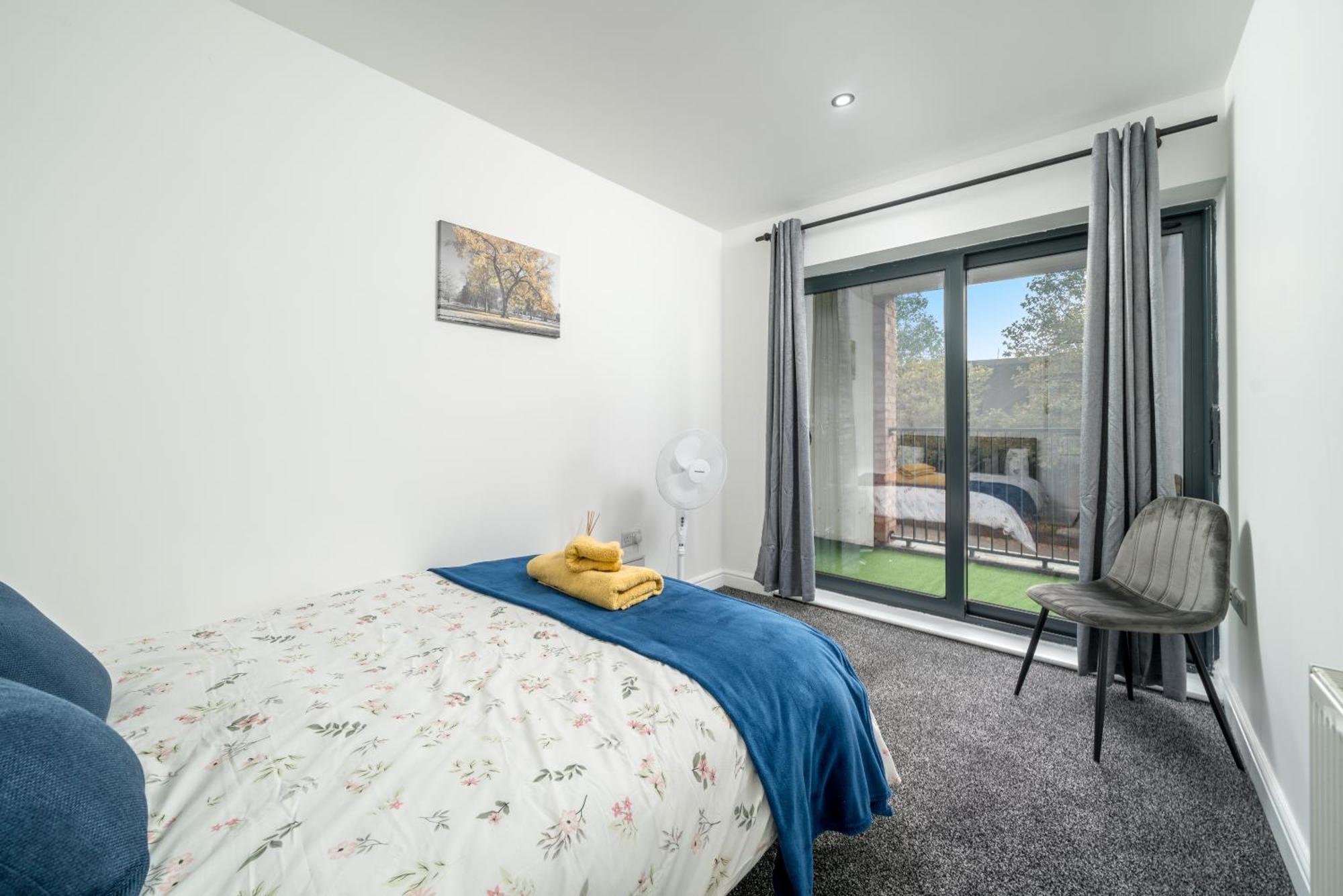 3 Bed By Canning Town Station *