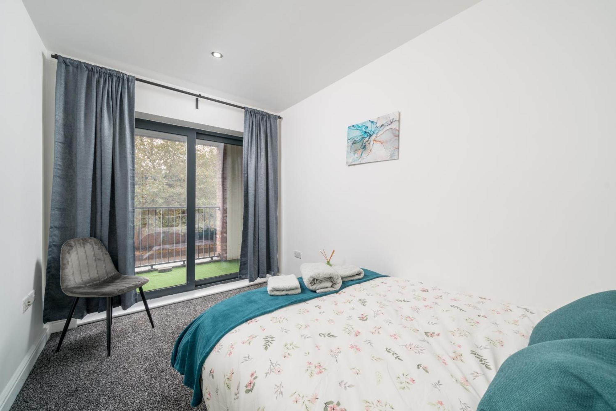 3 Bed By Canning Town Station London