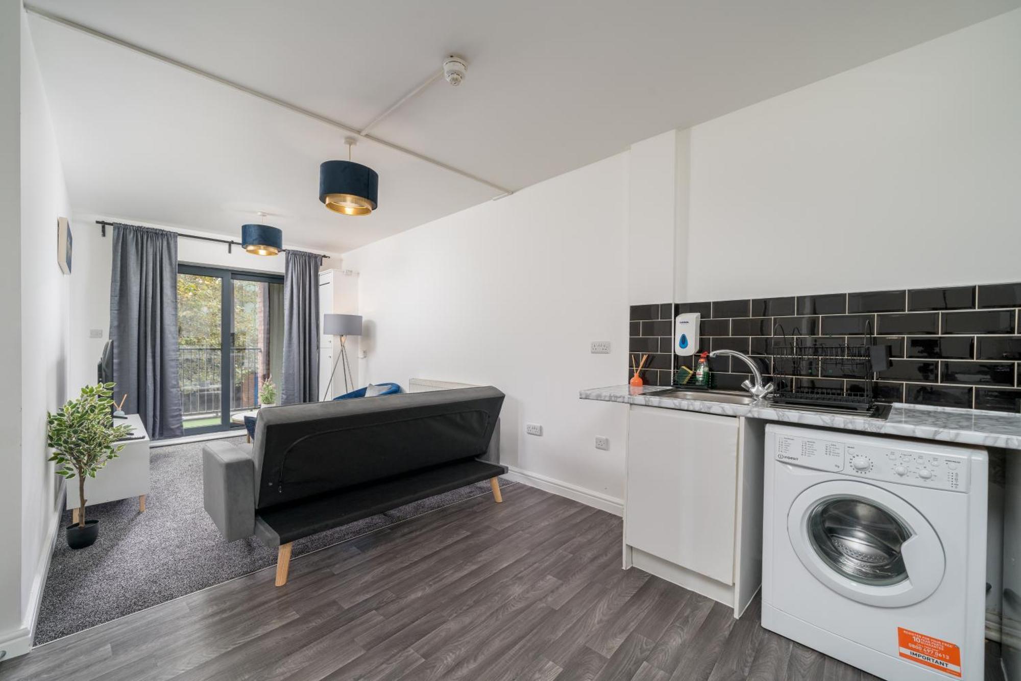 3 Bed By Canning Town Station Apartment London