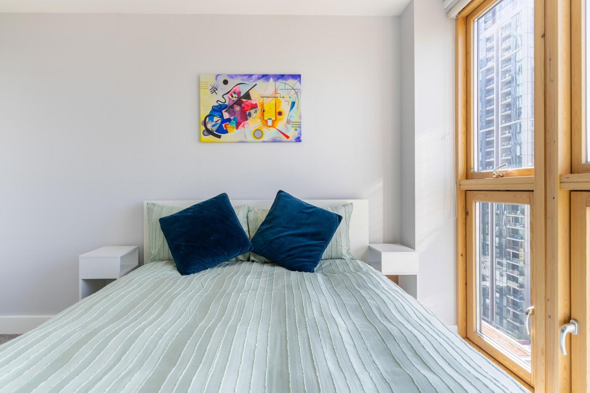 Flat In Canary Wharf With Amazing Views & Balcony *