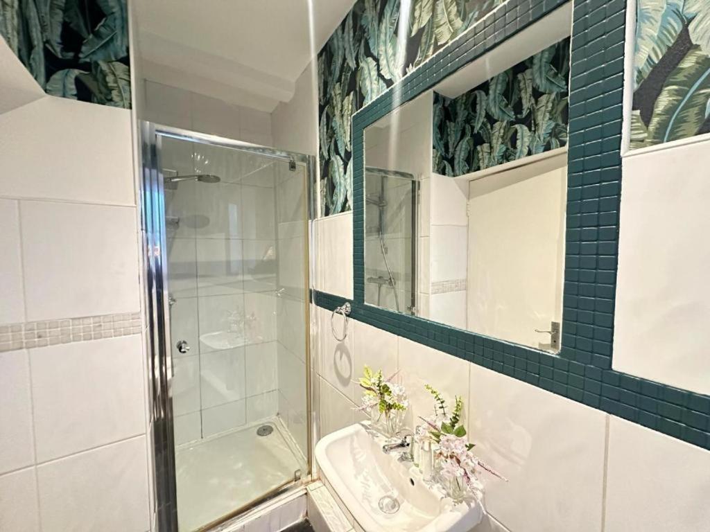 Affordable Two Bedroom In Apartment *