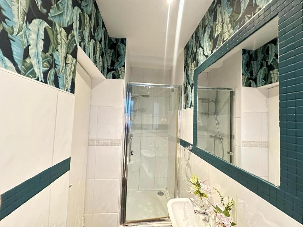 Apartment Affordable Two Bedroom In London