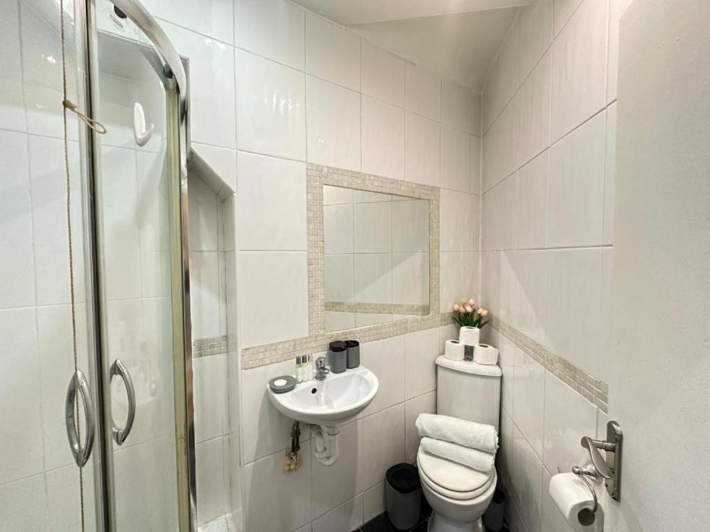 Affordable Two Bedroom In Apartment *