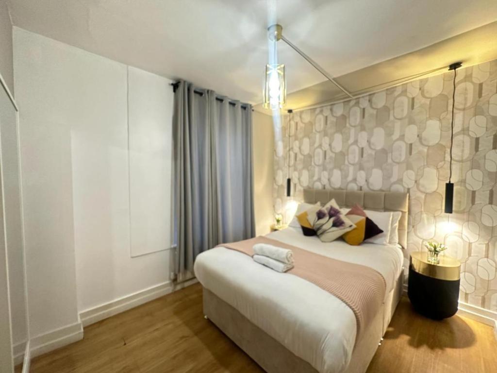 Affordable Two Bedroom In Apartment London