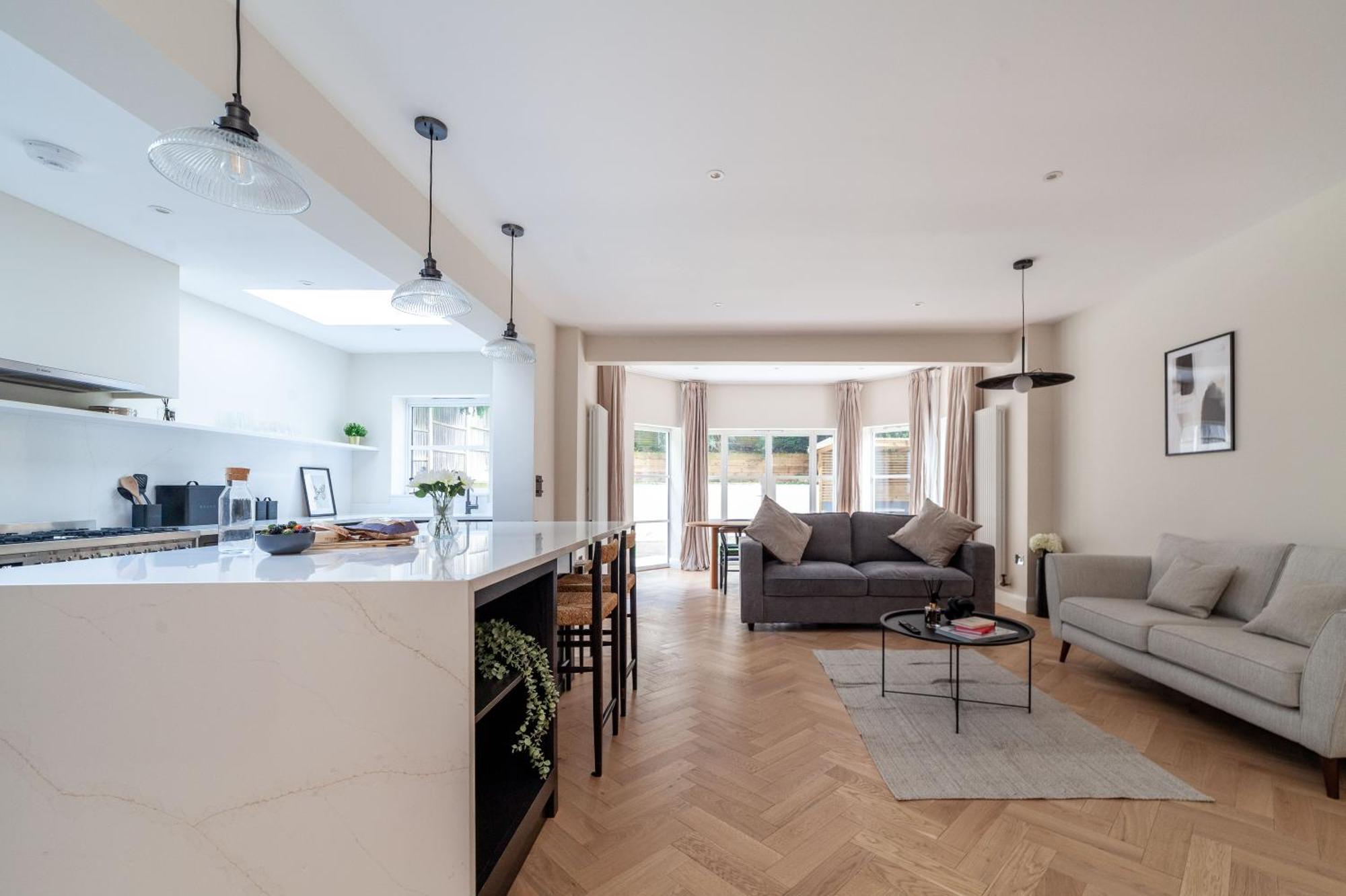 Stunning Available In Luxury House * London