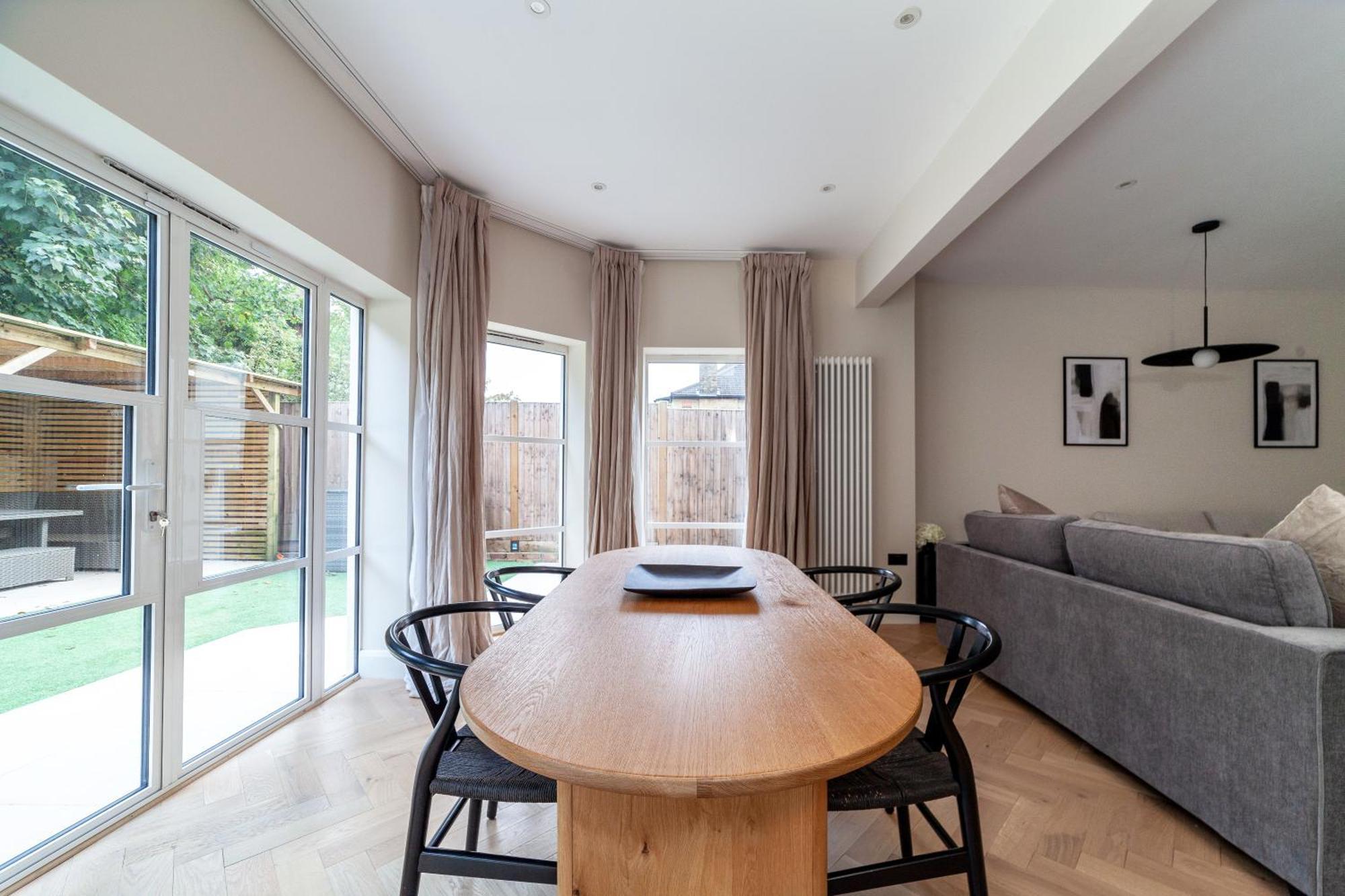 Stunning Available In Luxury House *