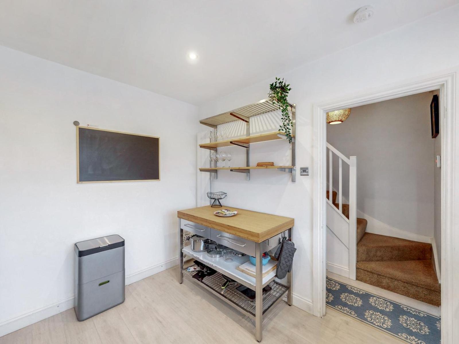 Pass The Keys Stylish Flat In West Hampstead Apartment London