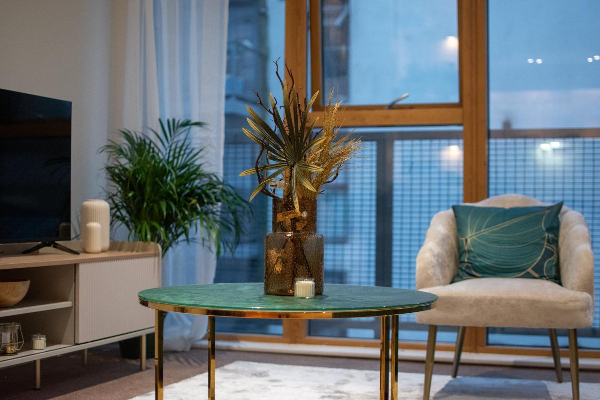 Cosy 2 Bed Hackney Apartment Sleeps 8 London