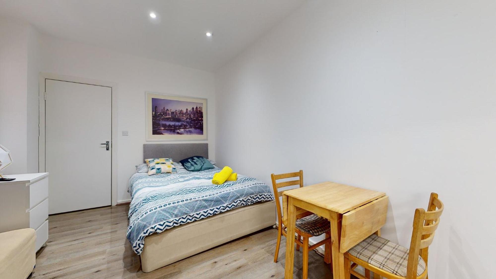 48b London