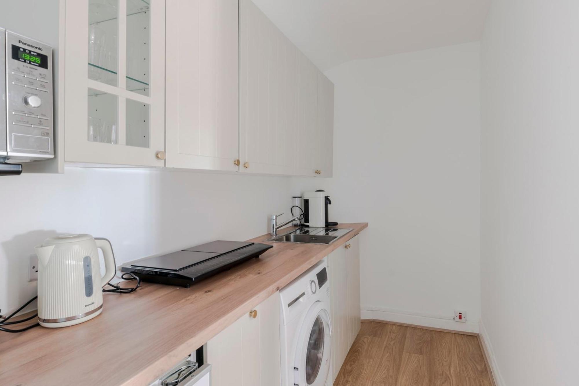Apartment Wonderland - Fitzrovia - By Frankie Says *