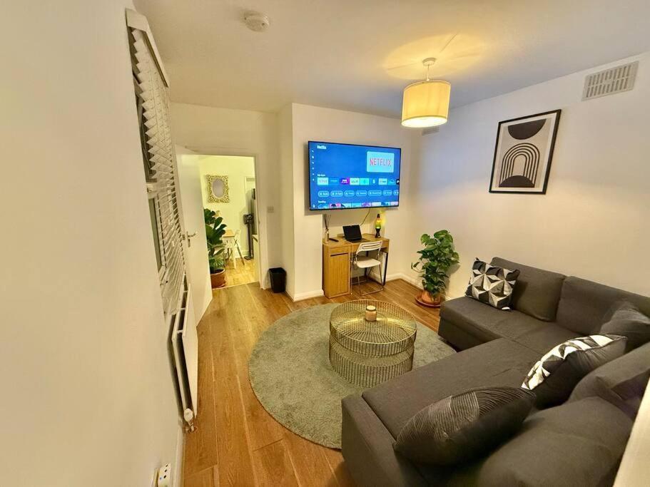 Cozy 1-bedroom Flat Apartment *