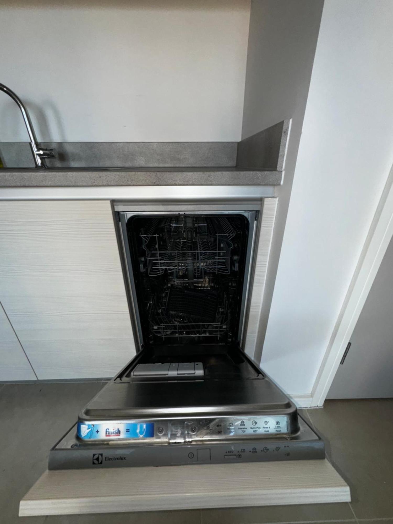 Entire Flat Custom House London