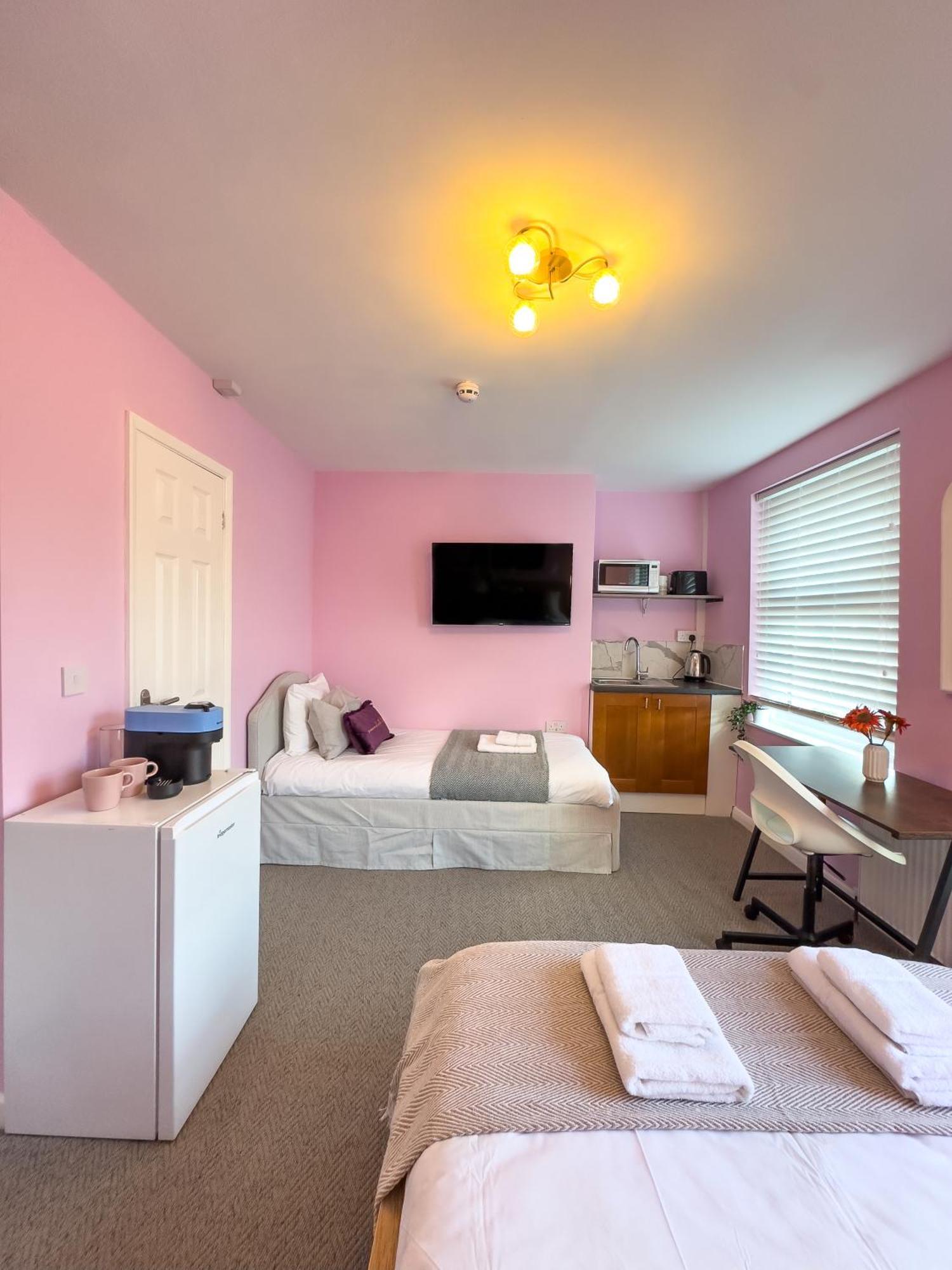 Camden Guest house *
