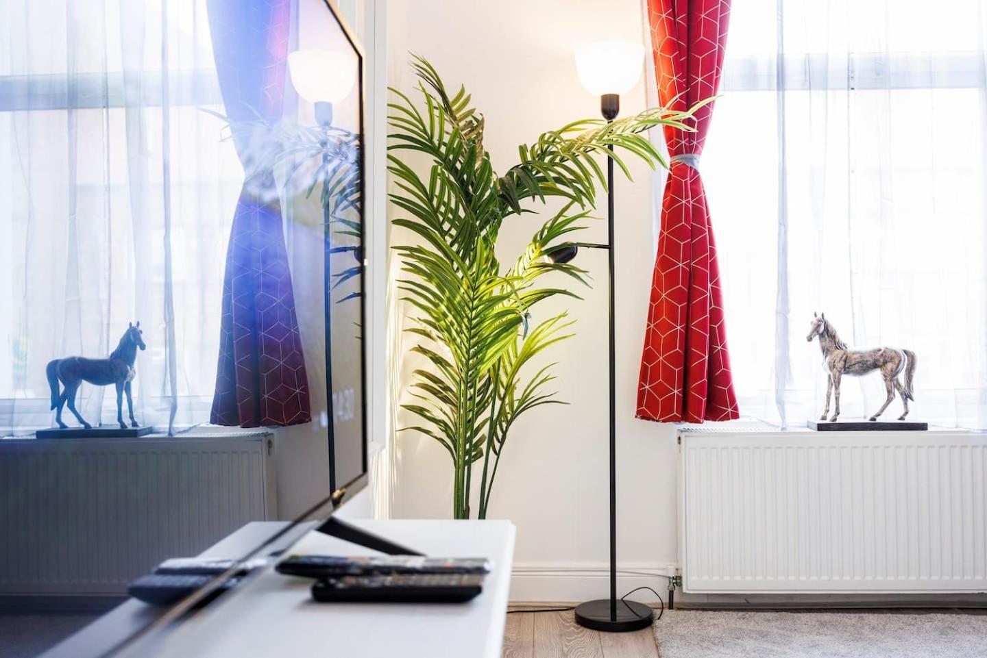 12 Bed Charming And Bright Flat London