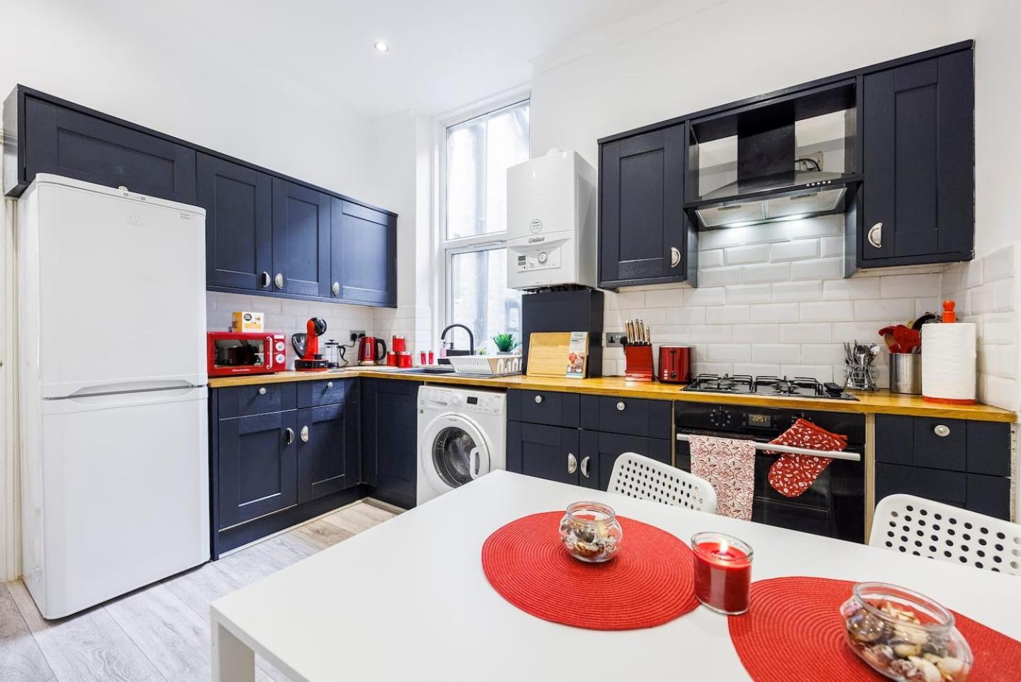 12 Bed Charming And Bright Flat * London
