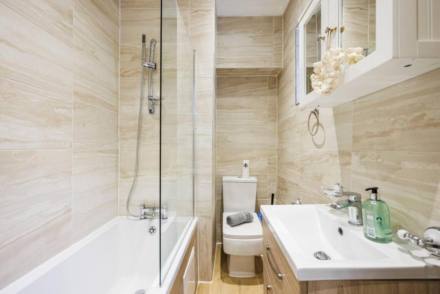 Apartment 12 Bed Charming And Bright Flat