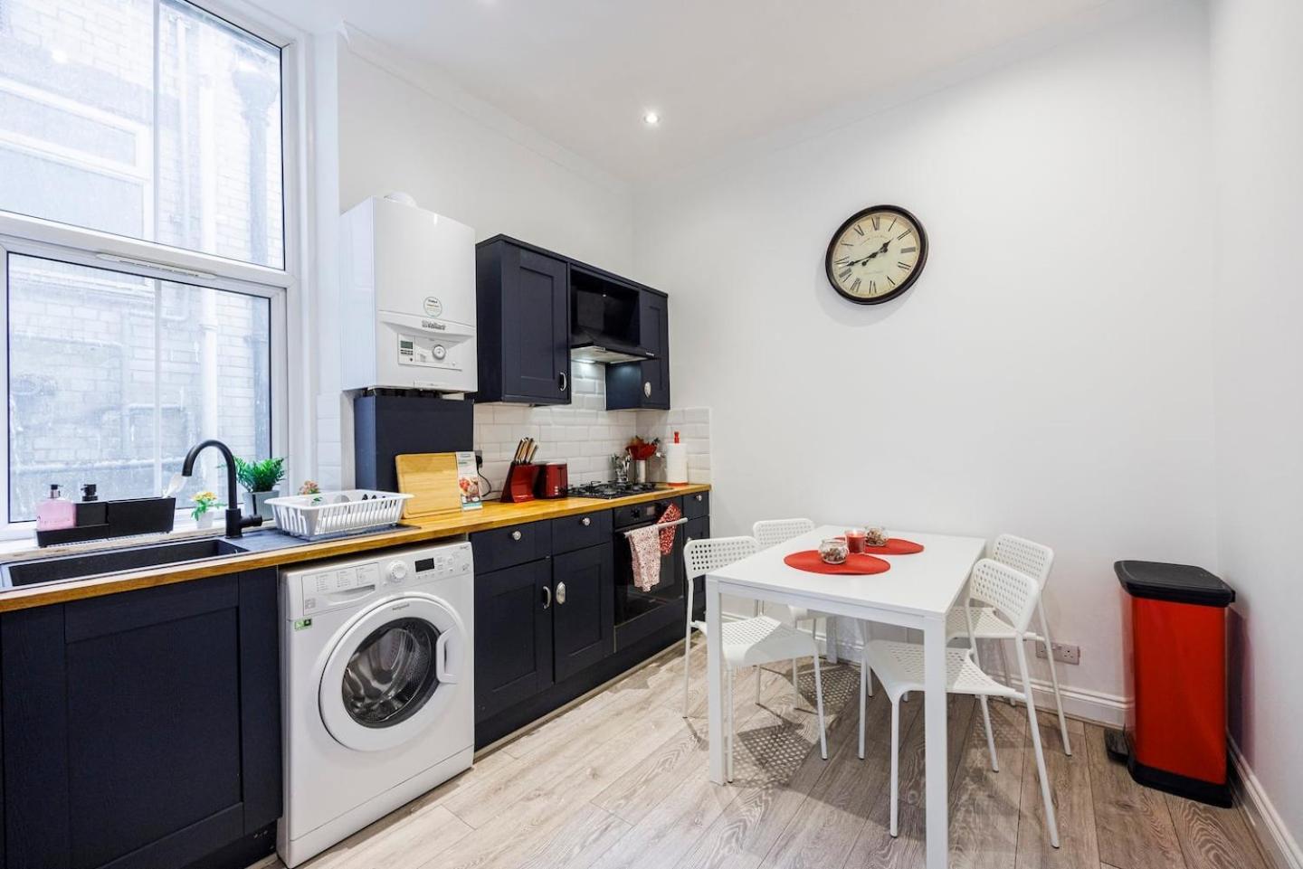 Apartment 12 Bed Charming And Bright Flat *