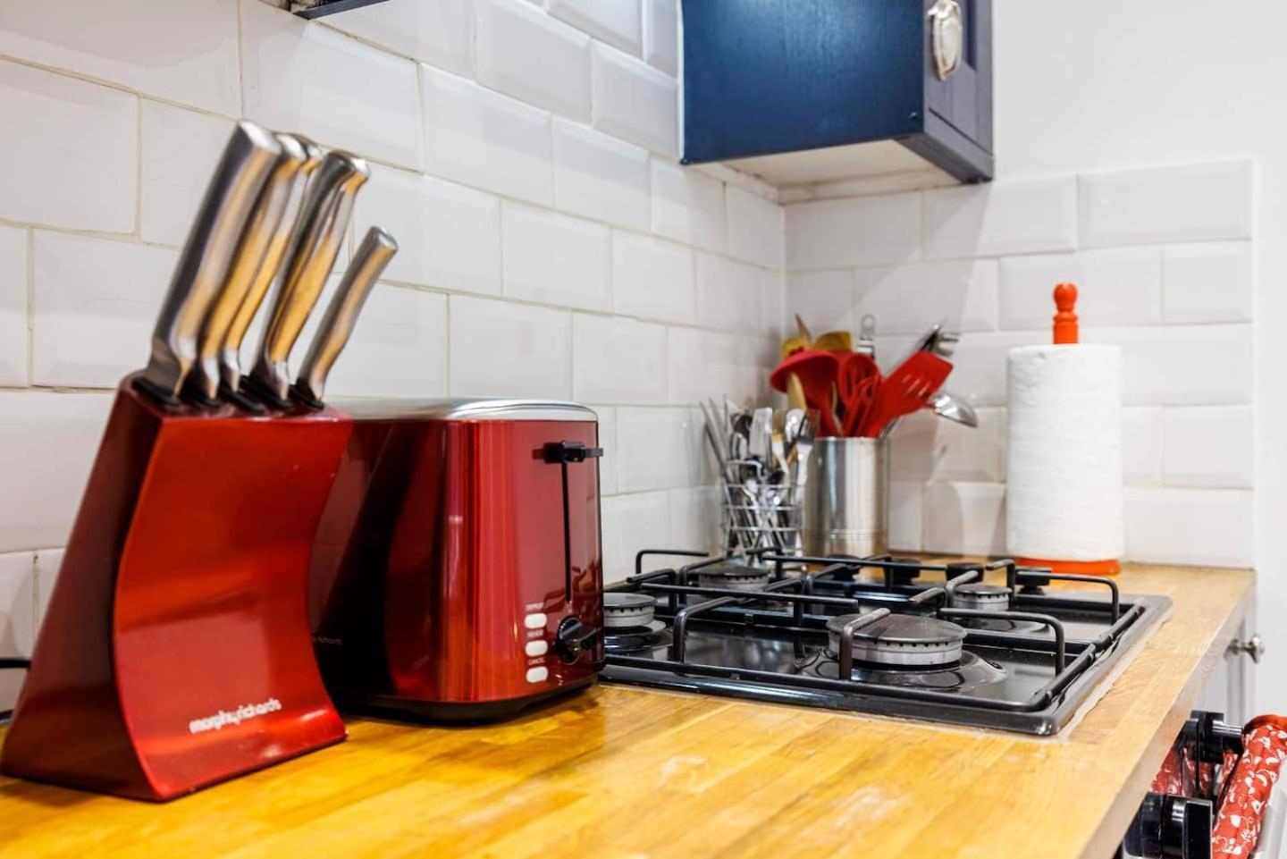 12 Bed Charming And Bright Flat Apartment London