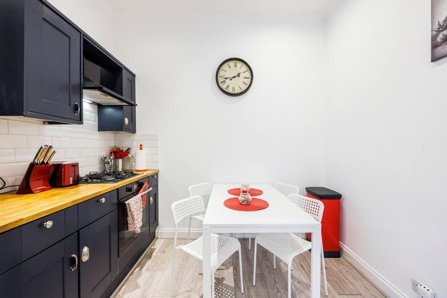 Apartment 12 Bed Charming And Bright Flat