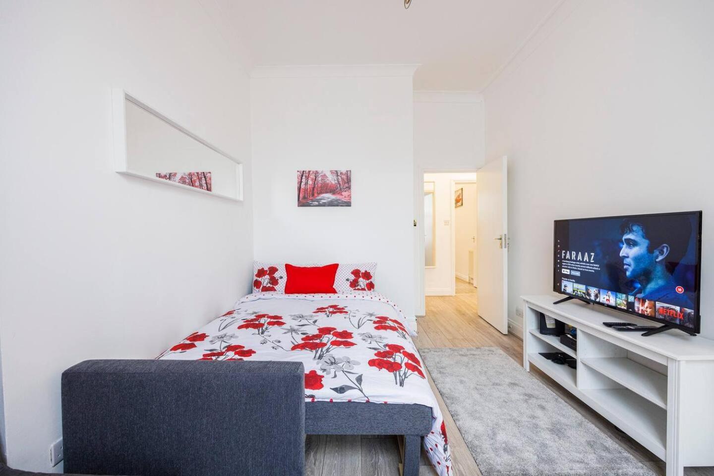12 Bed Charming And Bright Flat Apartment London