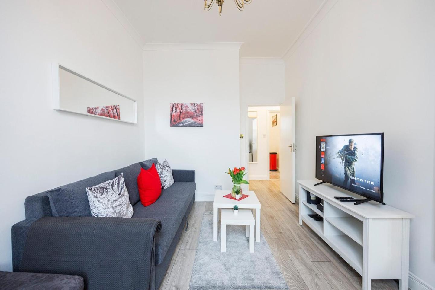 12 Bed Charming And Bright Flat * London