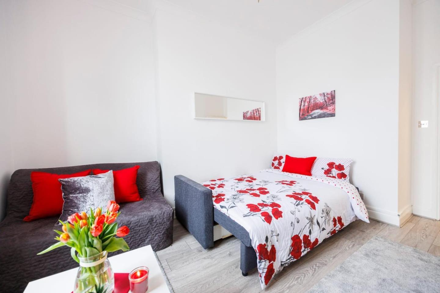 Apartment 12 Bed Charming And Bright Flat