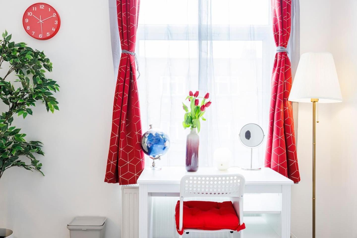 12 Bed Charming And Bright Flat Apartment London