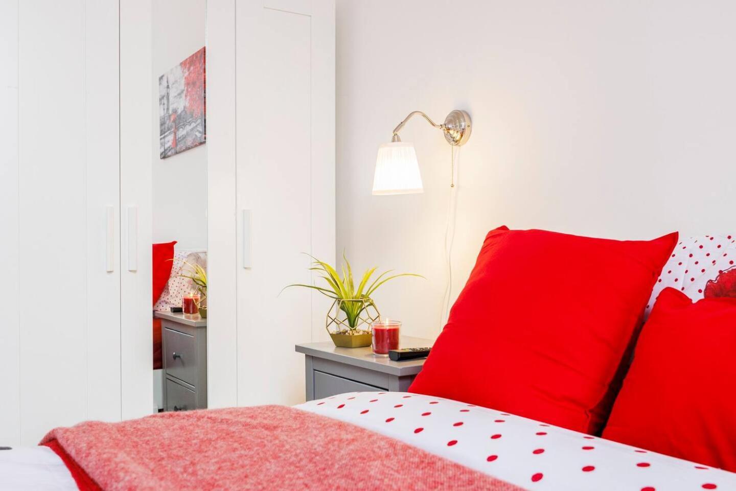 Apartment 12 Bed Charming And Bright Flat *