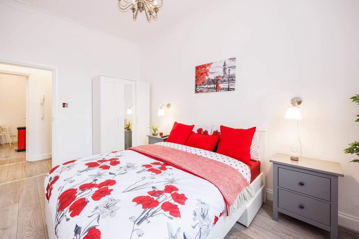 12 Bed Charming And Bright Flat Apartment London