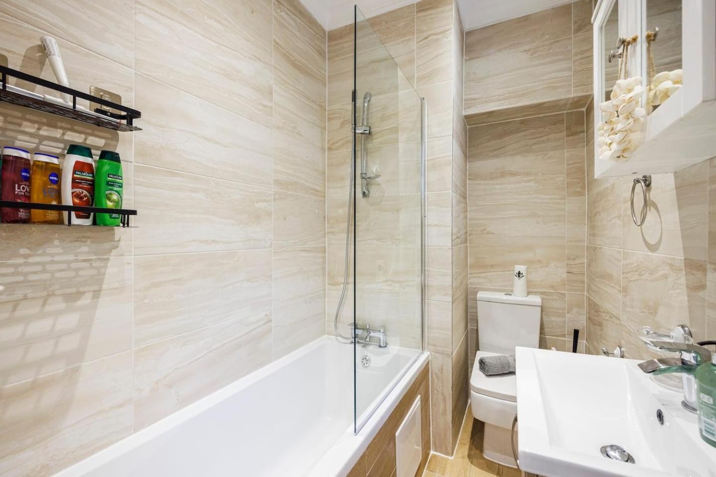 12 Bed Charming And Bright Flat London